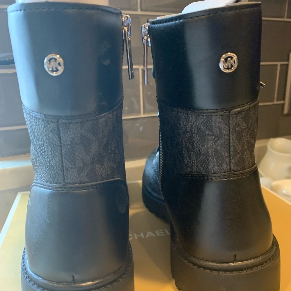 Michael Kors Alistair Botties NWT size 8 1/2 Great statement boot - Picture 4 of 11